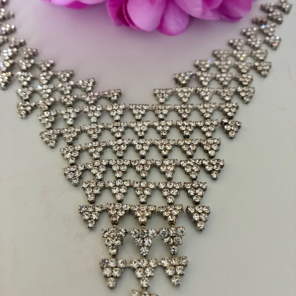 Gorgeous vintage silver necklace.